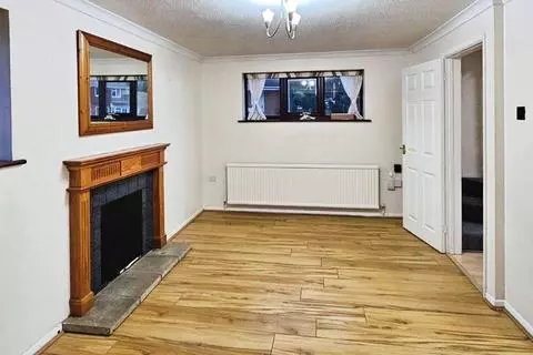 3 bedroom semi-detached house to rent - View 3