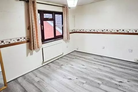 3 bedroom semi-detached house to rent - View 5