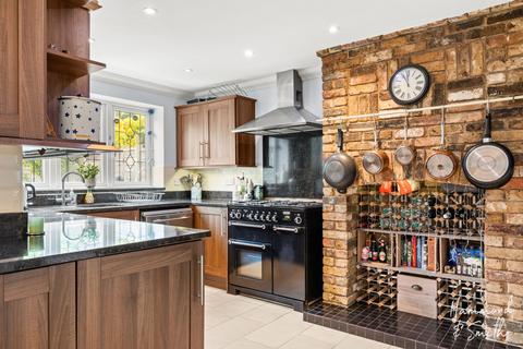 5 bedroom semi-detached house for sale, Weald Hall Lane, Epping CM16