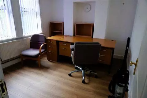 2 bedroom semi-detached house to rent - View 3