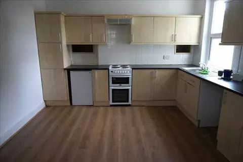 2 bedroom semi-detached house to rent - View 5