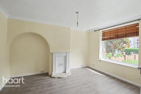 3 bedroom end of terrace house to rent, Goresbrook Road, Dagenham