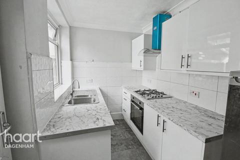 3 bedroom end of terrace house to rent, Goresbrook Road, Dagenham