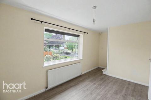 3 bedroom end of terrace house to rent, Goresbrook Road, Dagenham