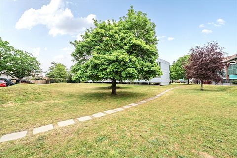 2 bedroom flat for sale, Wellington Close, Walton-On-Thames, KT12