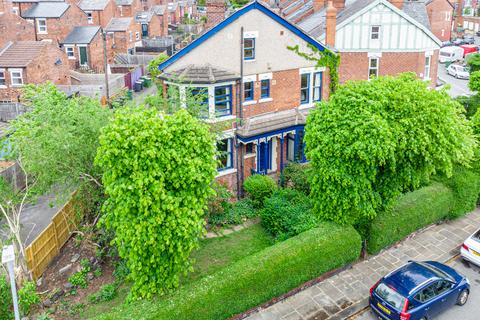 5 bedroom end of terrace house for sale, Avenue Crescent, Leeds, LS8