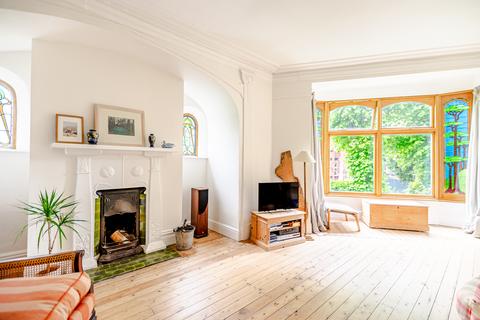 5 bedroom end of terrace house for sale, Avenue Crescent, Leeds, LS8