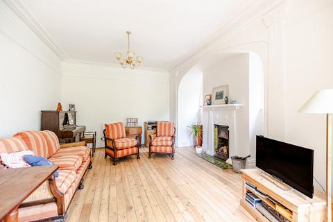 5 bedroom end of terrace house for sale, Avenue Crescent, Leeds, LS8