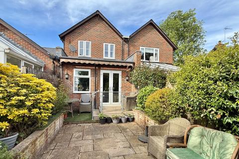 2 bedroom cottage for sale, The George Mews, Ringwood, BH24 1AR