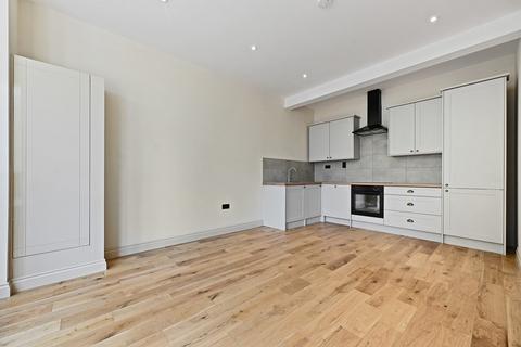 1 bedroom flat for sale, Avenue Gardens, London, W3