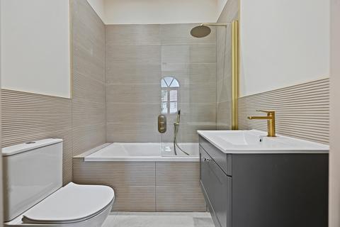 1 bedroom flat for sale, Avenue Gardens, London, W3