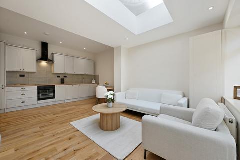 2 bedroom flat for sale, Avenue Gardens, London, W3