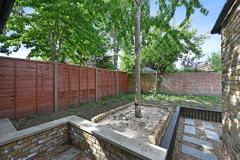 2 bedroom flat for sale, Avenue Gardens, London, W3