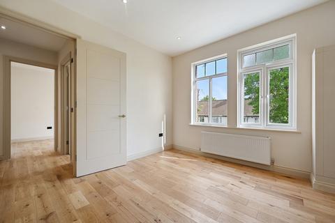 1 bedroom flat for sale, Avenue Gardens, London, W3