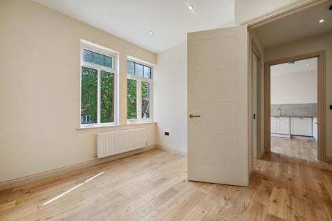 1 bedroom flat for sale, Avenue Gardens, London, W3