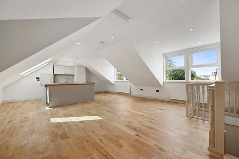2 bedroom flat for sale, Avenue Gardens, London, W3