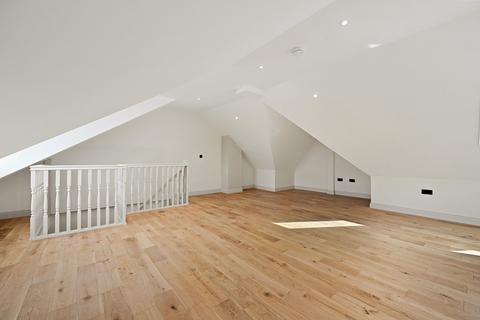 2 bedroom flat for sale, Avenue Gardens, London, W3