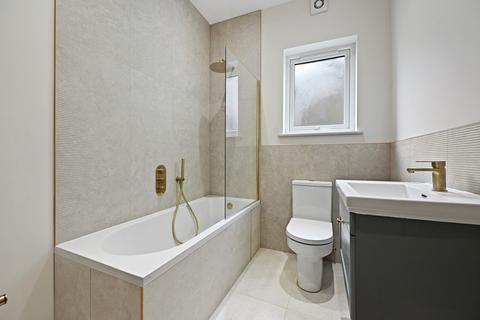 2 bedroom flat for sale, Avenue Gardens, London, W3