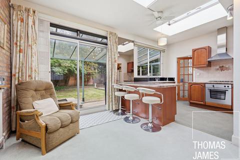3 bedroom end of terrace house for sale, Hereward Gardens, London, N13
