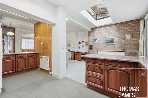 3 bedroom end of terrace house for sale, Hereward Gardens, London, N13