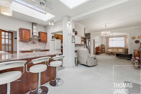 3 bedroom end of terrace house for sale, Hereward Gardens, London, N13