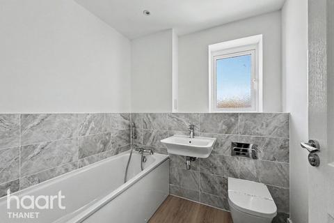 3 bedroom detached house for sale, Meadowview Drive, Margate