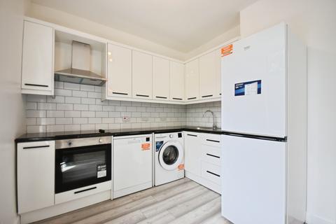 3 bedroom flat to rent, London Road, Isleworth
