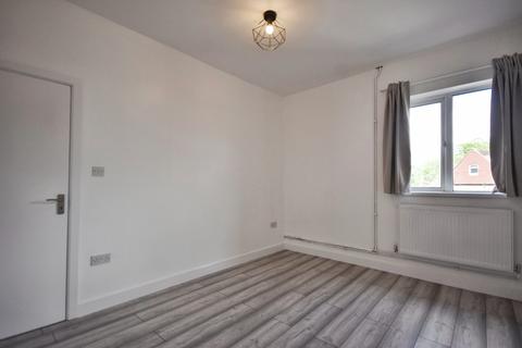 3 bedroom flat to rent, London Road, Isleworth