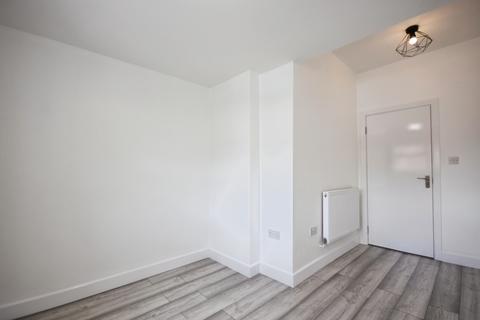 3 bedroom flat to rent, London Road, Isleworth