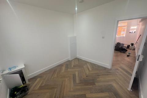 3 bedroom flat to rent, Windsor, SL4