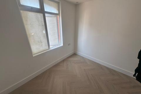 3 bedroom flat to rent, Windsor, SL4