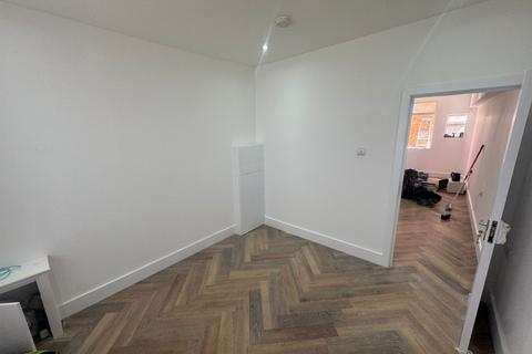 3 bedroom flat to rent, Windsor, SL4