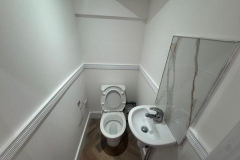 3 bedroom flat to rent, Windsor, SL4