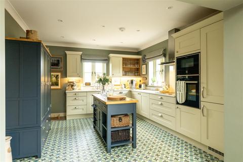 4 bedroom detached house for sale, Broadway Road, Willersey