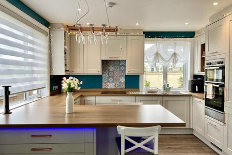 4 bedroom detached house for sale, 14 Dunbar Avenue, Kirkcudbright