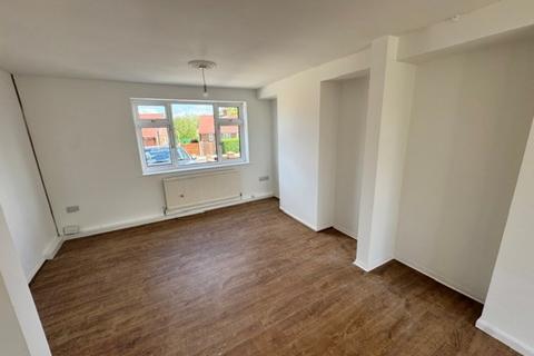 3 bedroom semi-detached house to rent, St Edmund Ave, Thurcroft, Rotherham