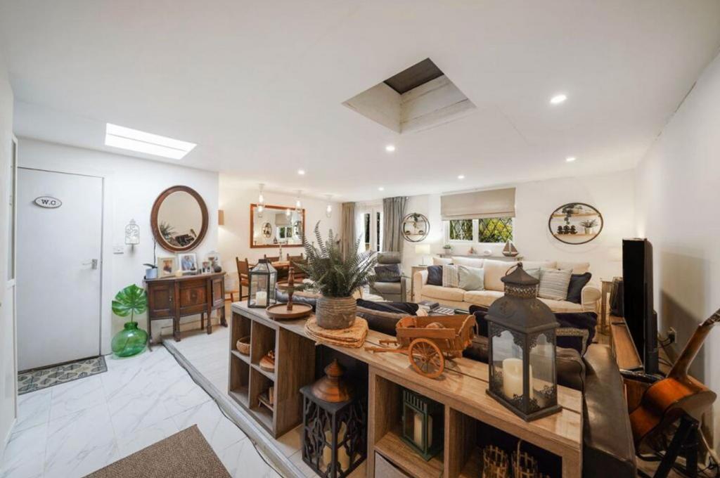 Living/dining area