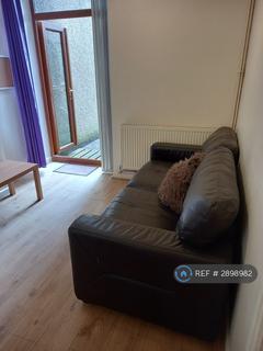 4 bedroom terraced house to rent, Tymawr Street, Swansea, SA1