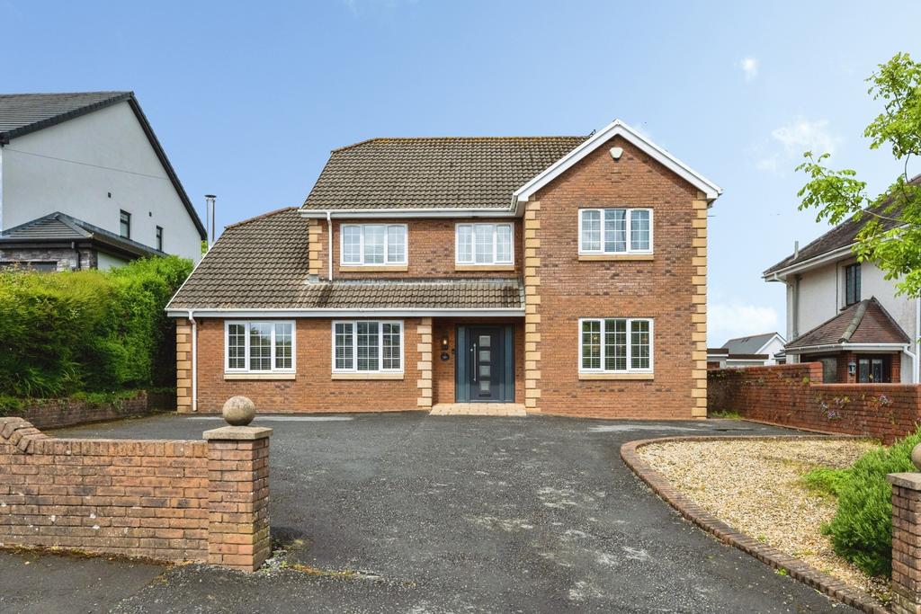 5 bedroom detached house for sale