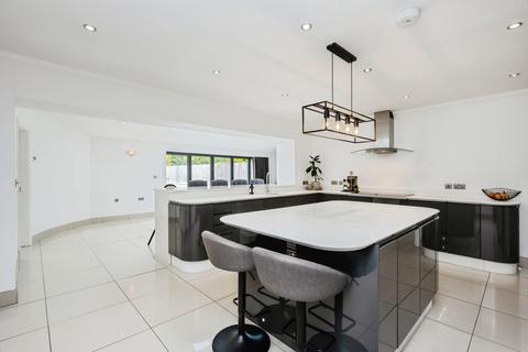 5 bedroom detached house for sale, Hendre Road, Llanelli SA14