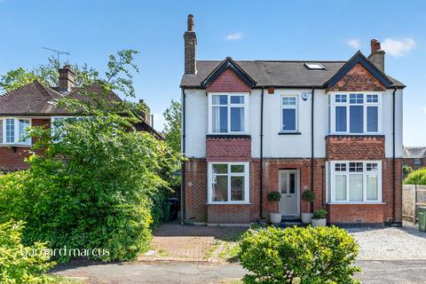 West Hill Avenue, Epsom