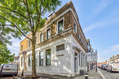 1 bedroom flat for sale, Richmond Park Road, London SW14