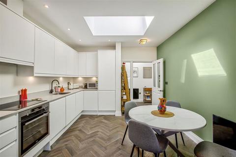 1 bedroom flat for sale, Richmond Park Road, London SW14