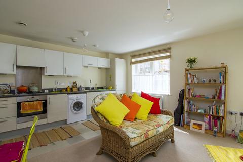 2 bedroom ground floor flat for sale, Wain Close, Penarth Heights, Penarth