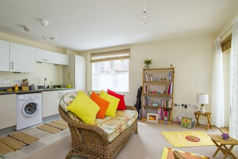 2 bedroom ground floor flat for sale, Wain Close, Penarth Heights, Penarth
