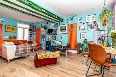 2 bedroom end of terrace house for sale, Cromwell Road, Southsea