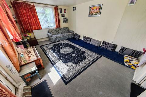 3 bedroom duplex for sale, Stroud Field, Northolt