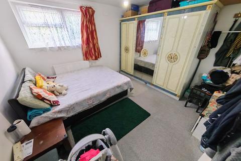 3 bedroom duplex for sale, Stroud Field, Northolt