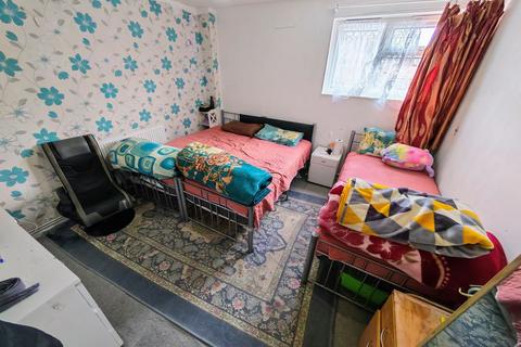 3 bedroom duplex for sale, Stroud Field, Northolt
