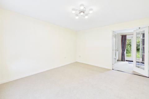 3 bedroom end of terrace house to rent, Gladstone Gardens, Hounslow